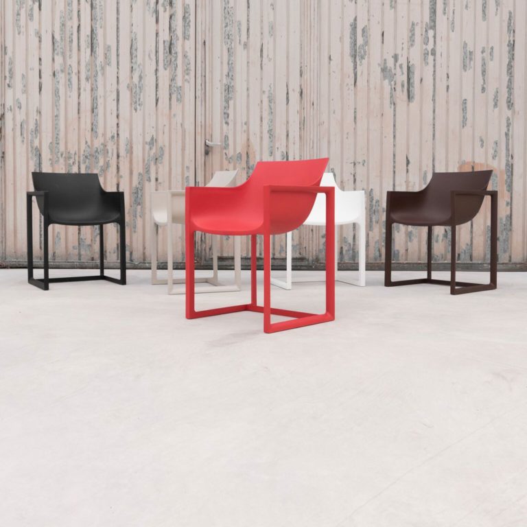 Different colours of the Wall Street chair by Vondom in use.