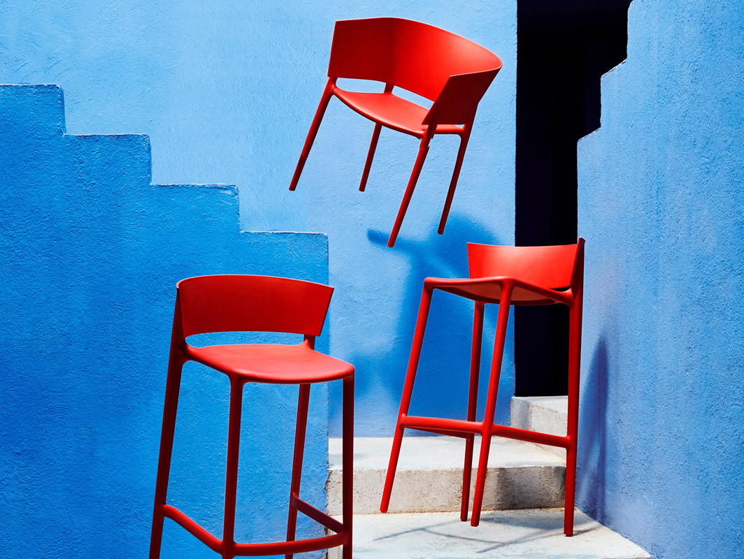 africa-kitchen-stool-red-vondom-core-furniture-lifestyle-1