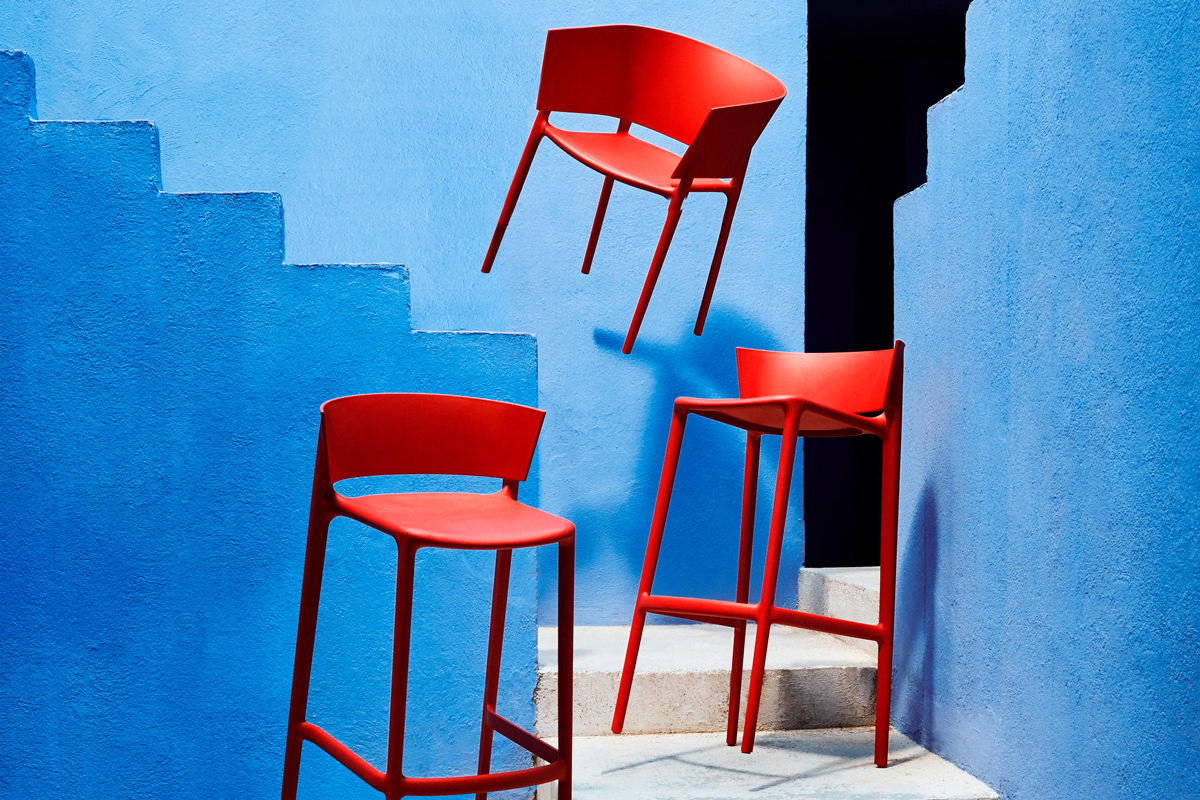 africa-kitchen-stool-red-vondom-core-furniture-lifestyle-1