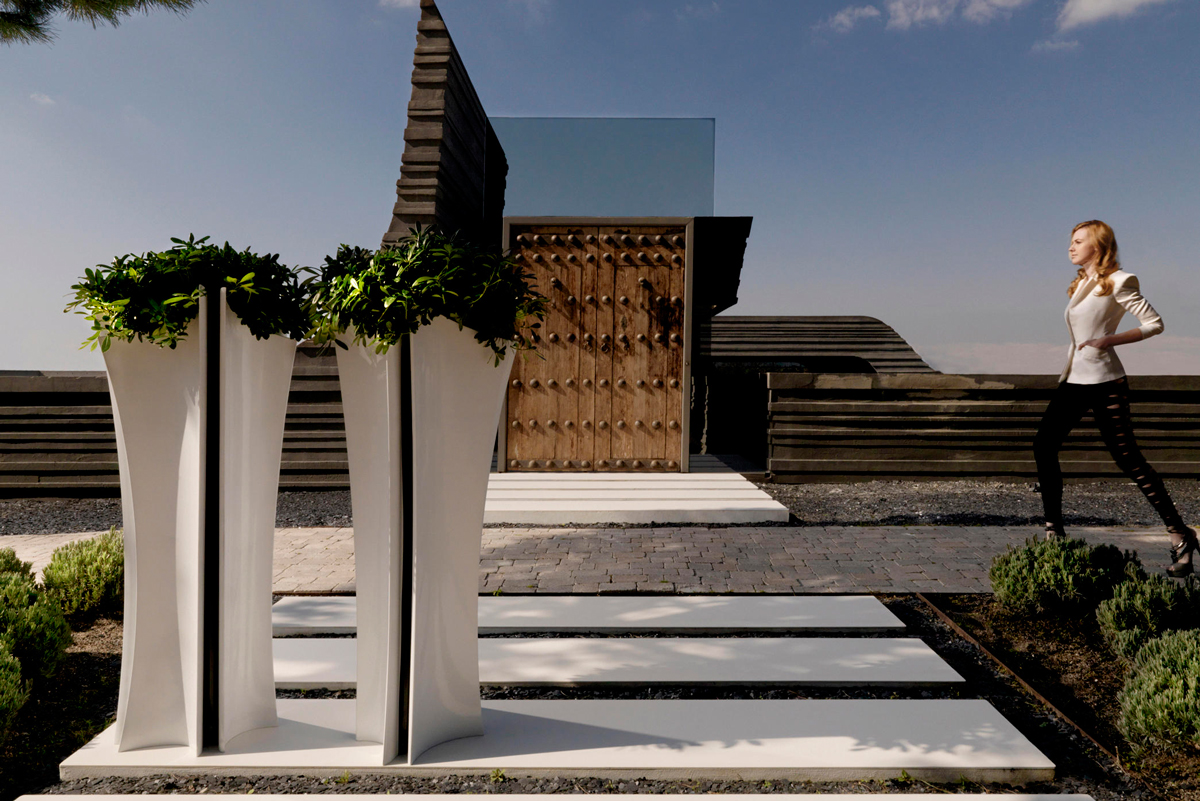 alma-planter-white-vondom-core-furniture-lifestyle-3