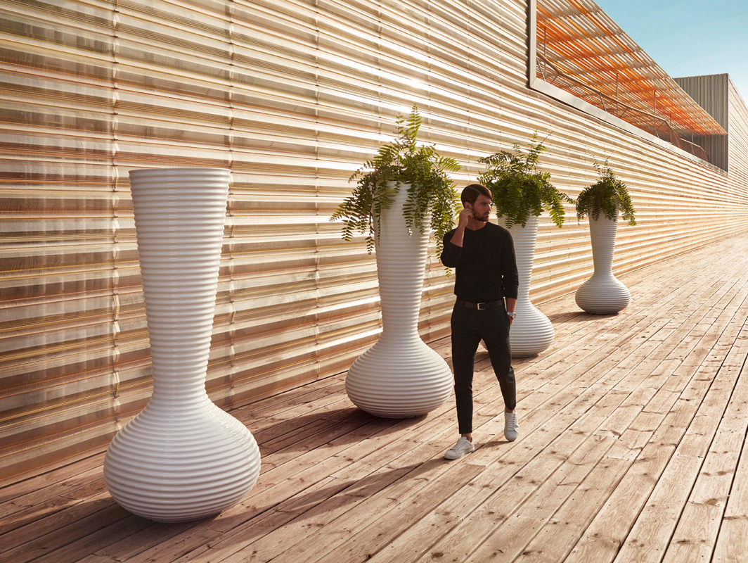 bloom-planter-white-vondom-core-furniture-lifestyle-1