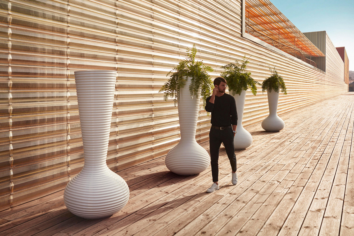 bloom-planter-white-vondom-core-furniture-lifestyle-1