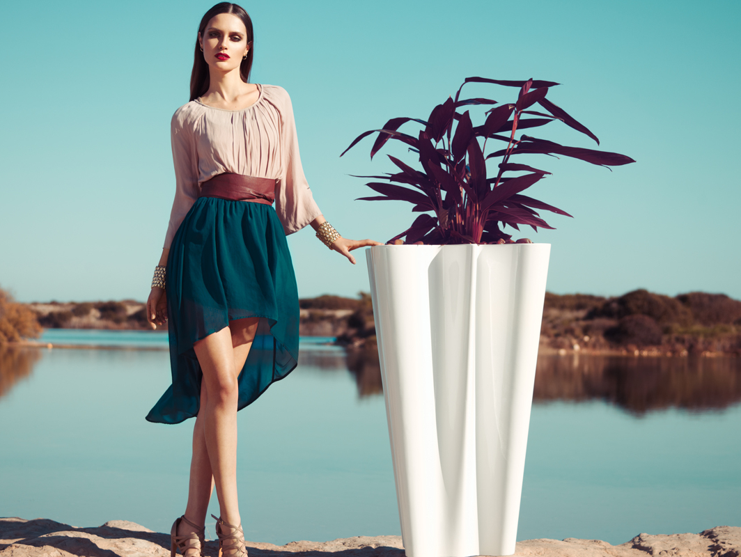 bye-bye-planter-white-vondom-core-furniture-lifestyle-1