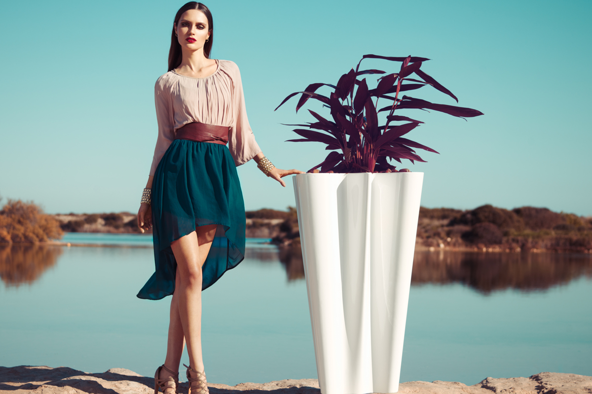 bye-bye-planter-white-vondom-core-furniture-lifestyle-1
