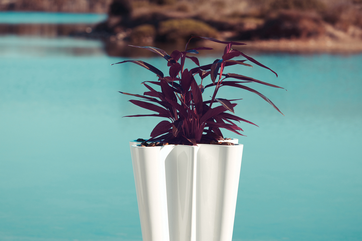 bye-bye-planter-white-vondom-core-furniture-lifestyle-2
