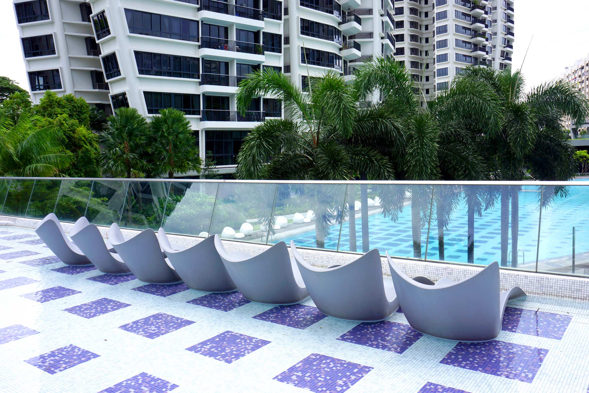 exclusive-outdoor-furniture-sunchaise-surf-leedon-singapure-zaha-hadid-vondom