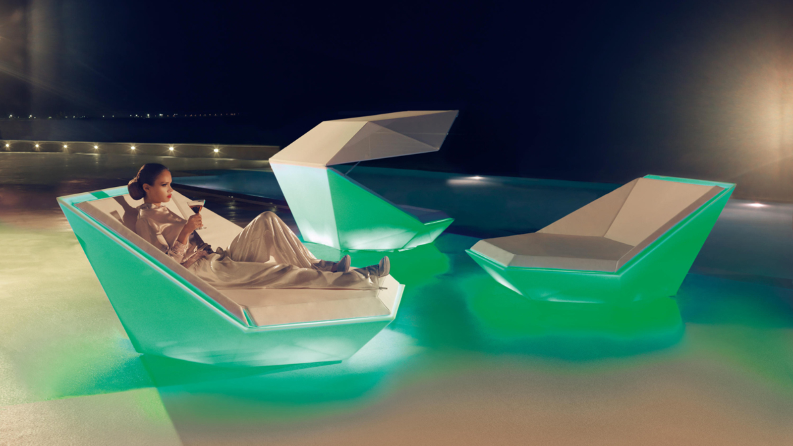 faz-daybed-vondom-core-furniture-lifestyle-1