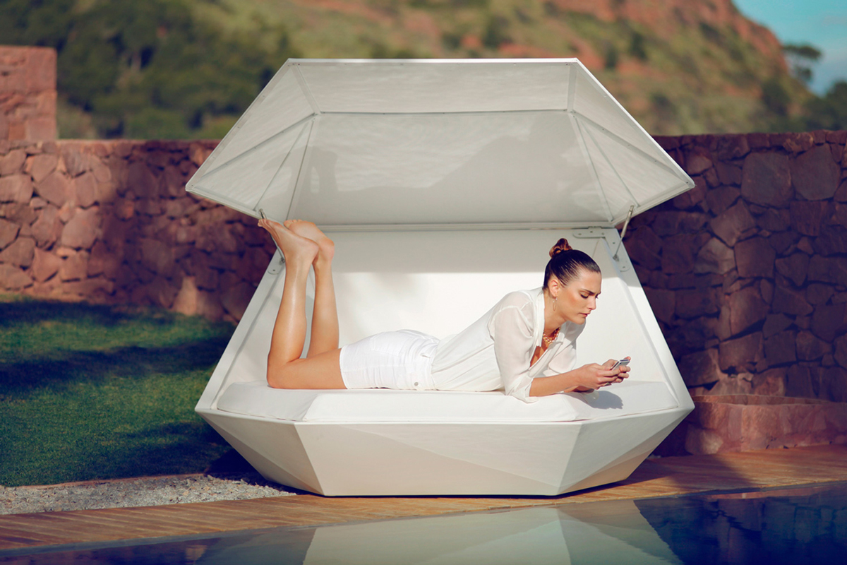 faz-daybed-vondom-core-furniture-lifestyle-1