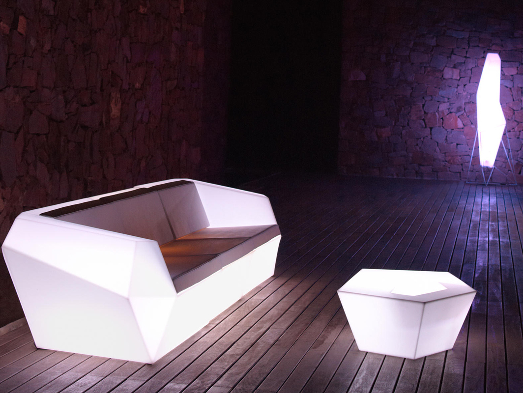 faz-illum-sofa-vondom-core-furniture-lifeftyle-1