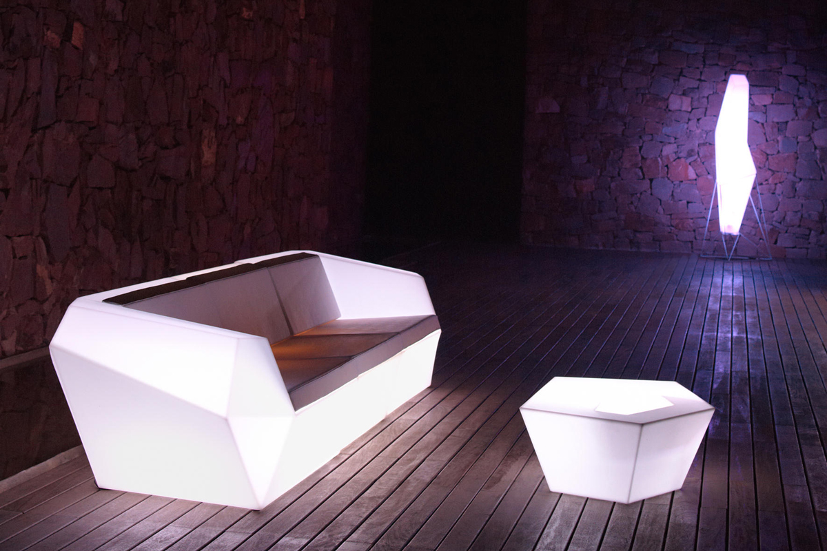 faz-illum-sofa-vondom-core-furniture-lifeftyle-1
