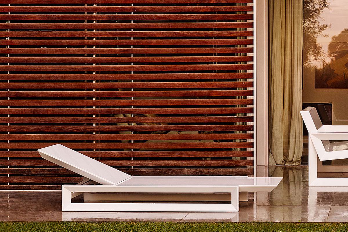frame-sun-lounger-vondom-core-furniture-lifestyle-6