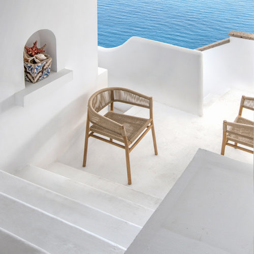 Ethimo's Kilt collection dining chair in an outside setting.
