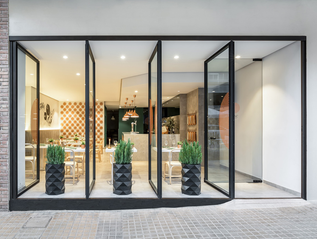 marquis-low-planter-black-vondom-core-furniture-lifestyle-1
