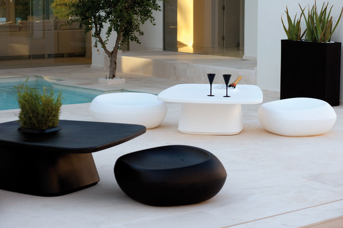moma-table-vondom-core-furniture-lifestyle-2