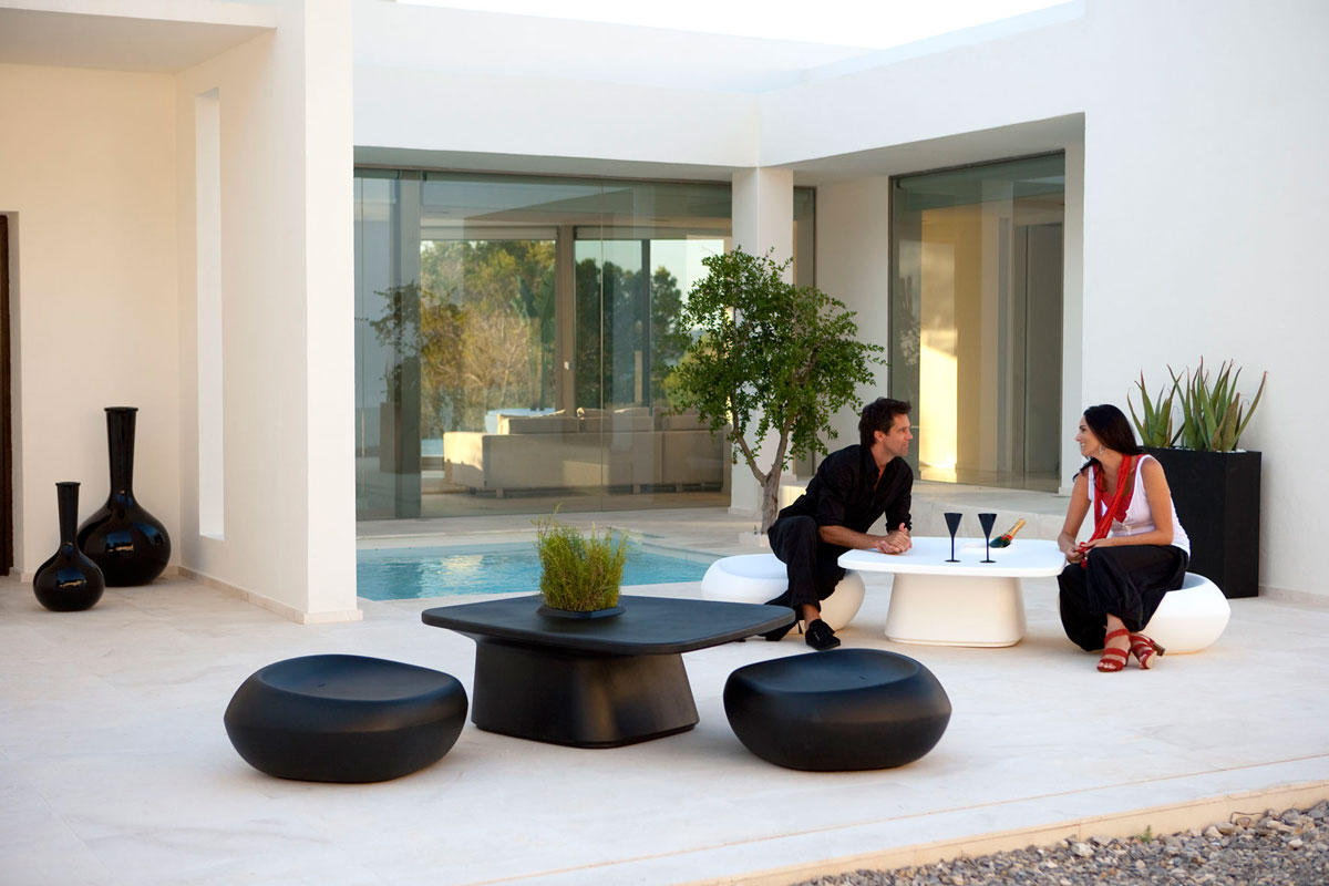 moma-table-vondom-core-furniture-lifestyle-5