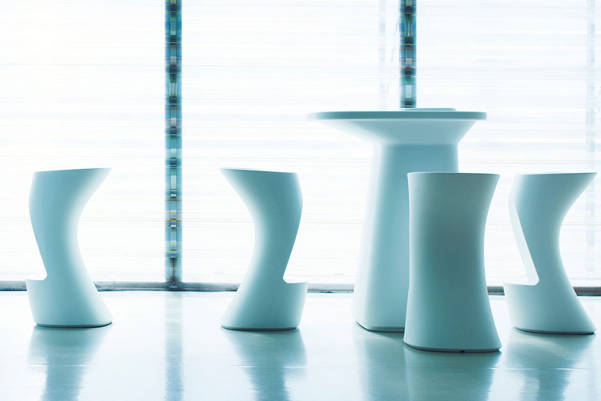 moma-table-white-vondom-core-furniture-lifestyle-3
