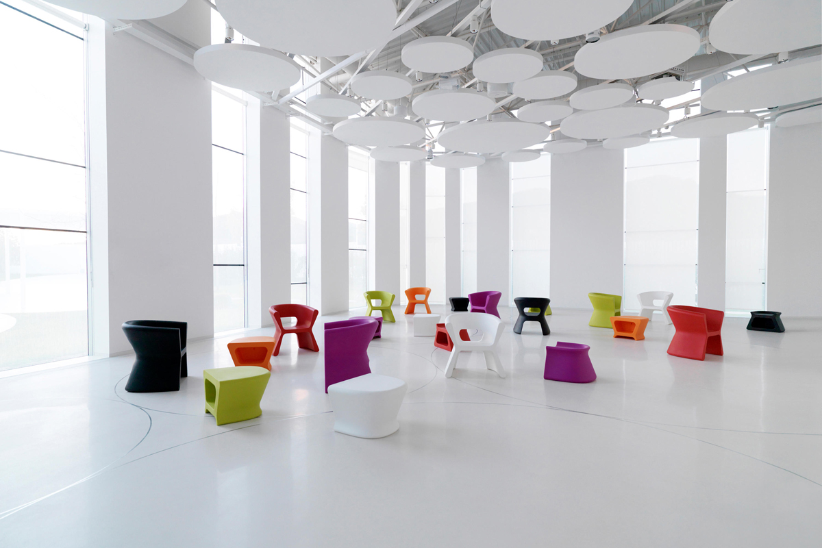 pal-dining-chair-vondom-core-furniture-lifestyle-2