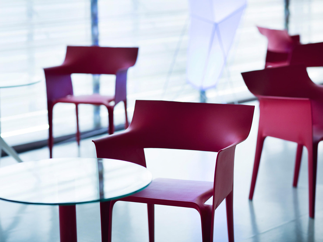 pedrera-dining-chair-red-vondom-core-furniture-lifestyle-3