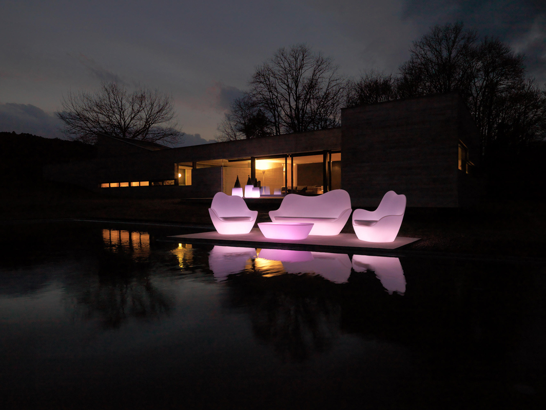 sabinas-coffee-table-vondom-core-furniture-lifestyle-1
