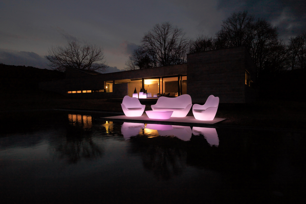sabinas-coffee-table-vondom-core-furniture-lifestyle-1