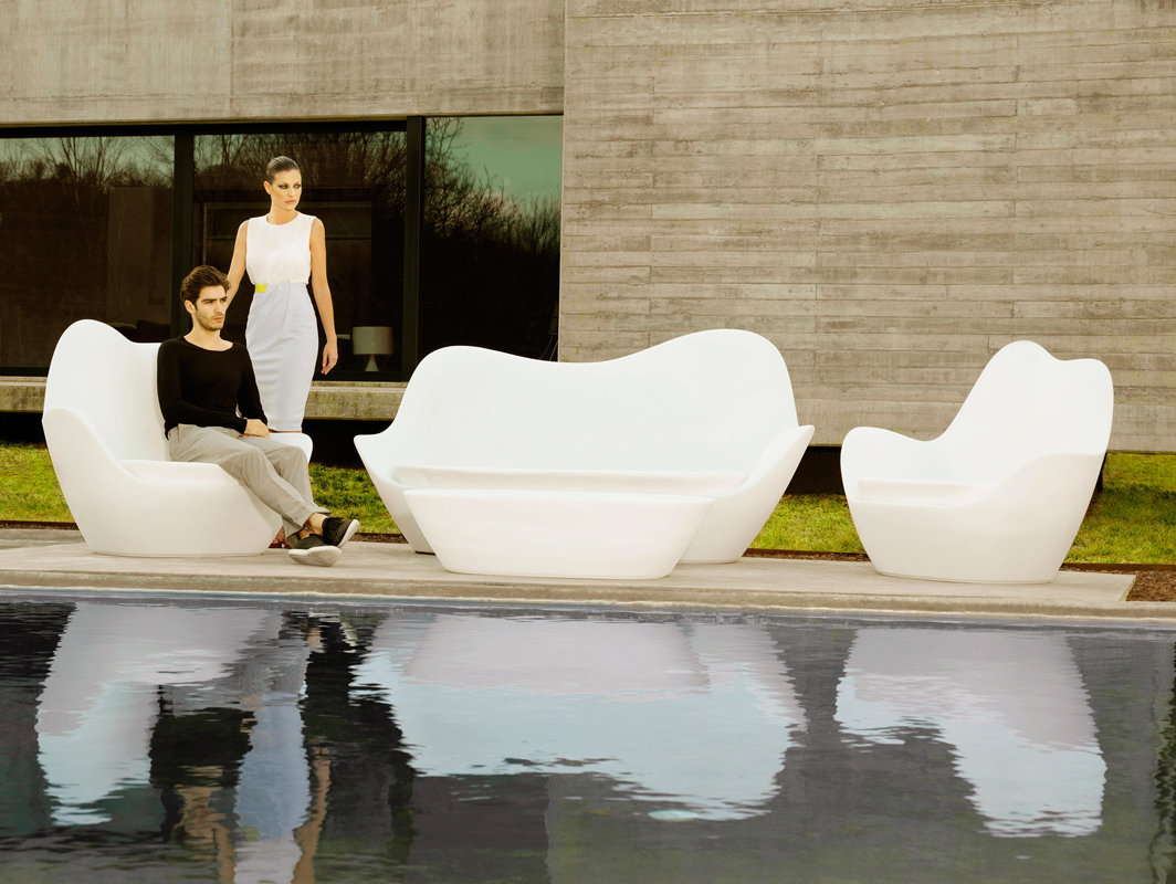 sabinas-coffee-table-vondom-core-furniture-lifestyle-1