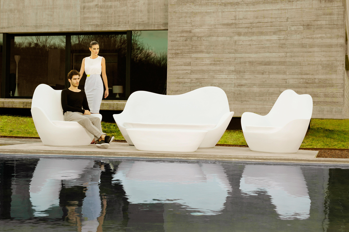 sabinas-coffee-table-vondom-core-furniture-lifestyle-1