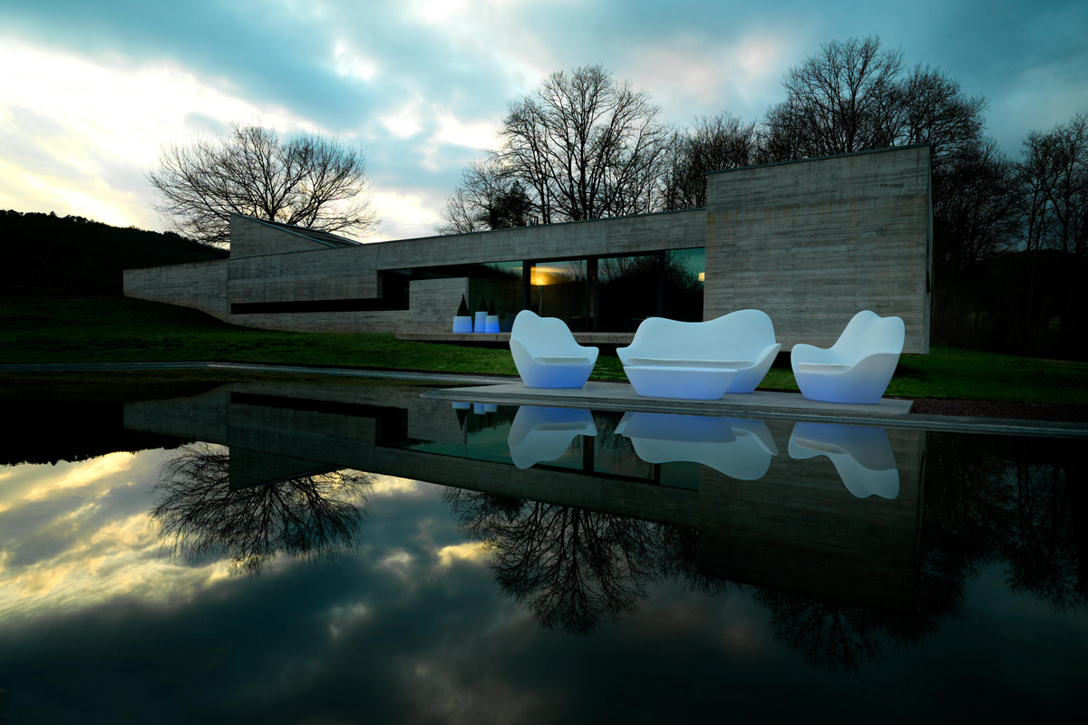 sabinas-coffee-table-vondom-core-furniture-lifestyle-2