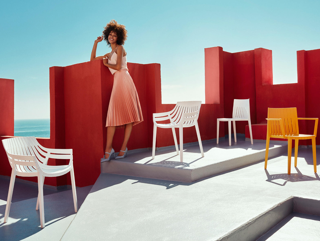 spritz-dining-chair-white-vondom-core-furniture-lifestyle-1