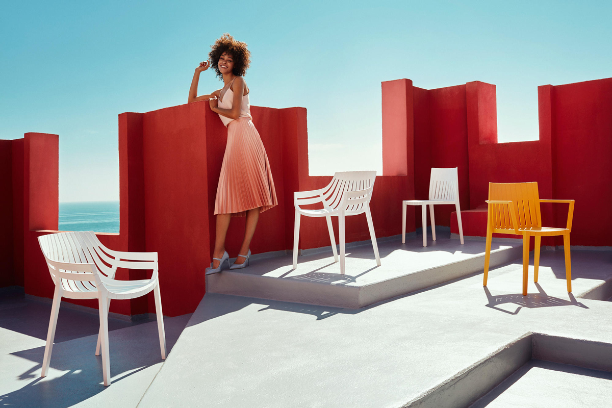 spritz-dining-chair-white-vondom-core-furniture-lifestyle-1
