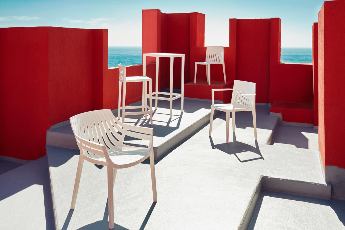 spritz-dining-chair-white-vondom-core-furniture-lifestyle-3