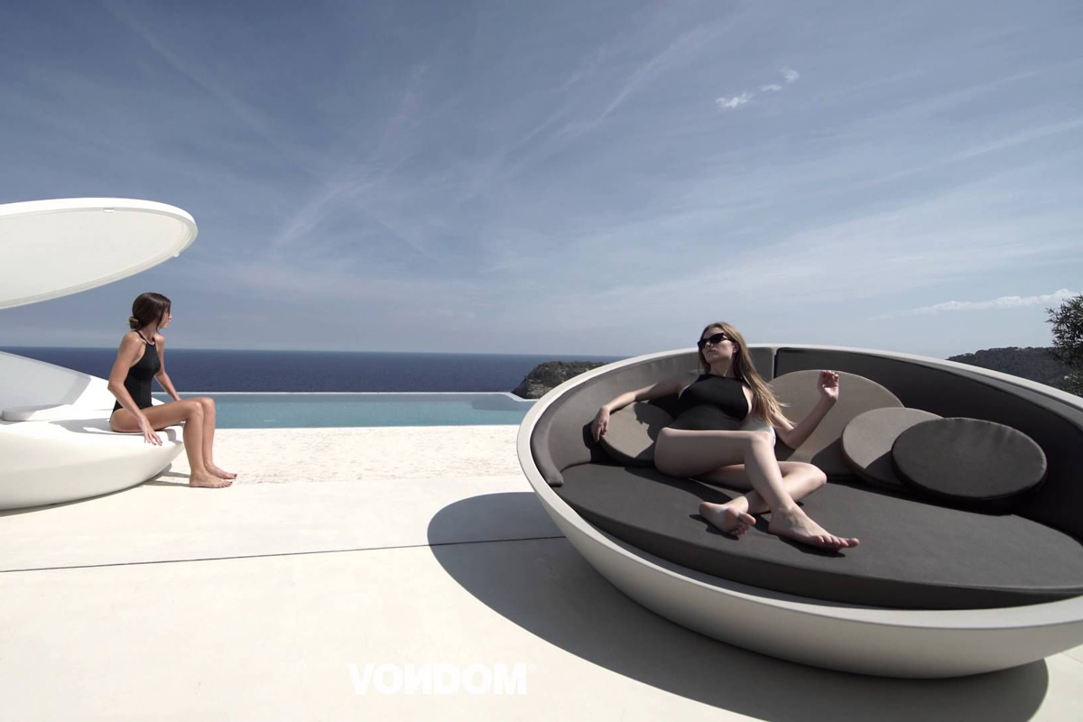 ulm-daybed-vondom-core-furniture-lifestyle-2