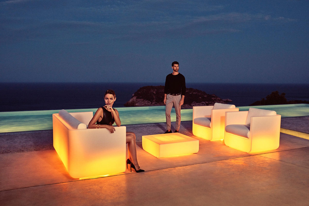 ulm-table-vondom-core-furniture-lifestyle-1