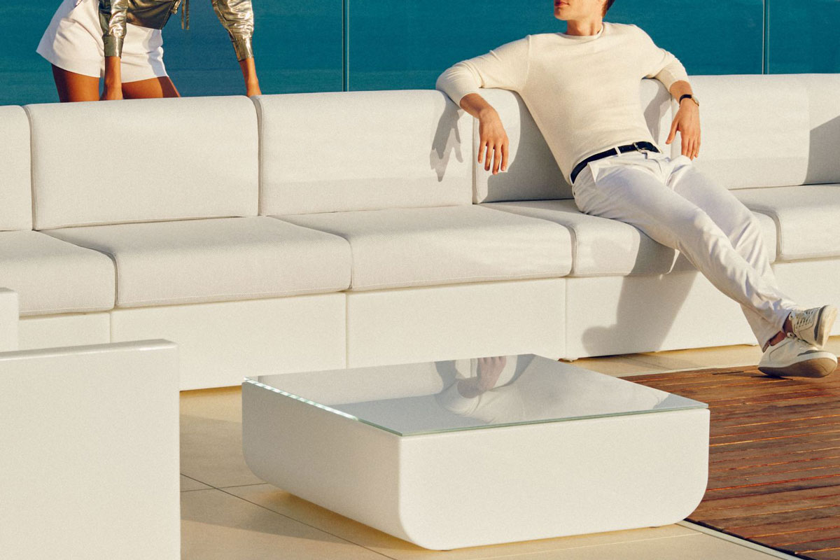 ulm-table-vondom-core-furniture-lifestyle-3