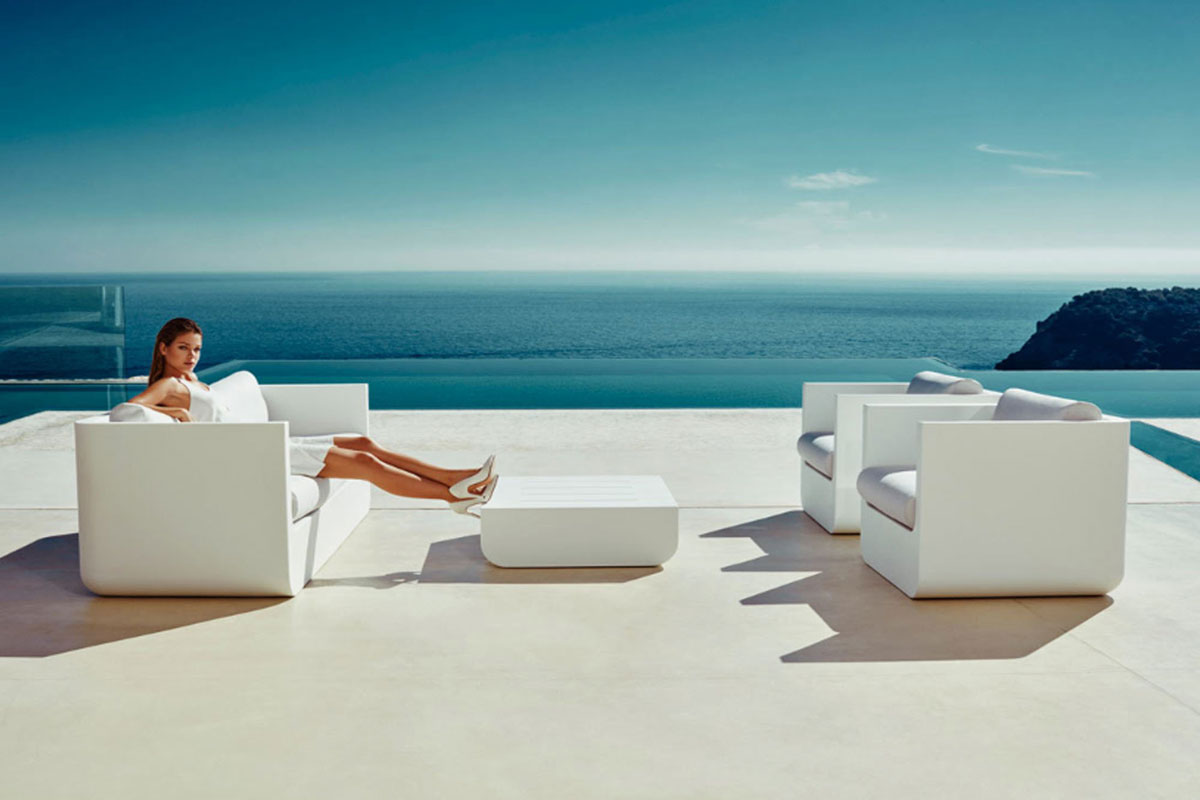 ulm-table-vondom-core-furniture-lifestyle-5