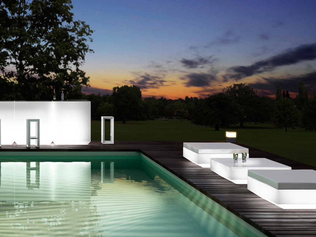 vela-coffee-table-vondom-core-furniture-lifestyle-1
