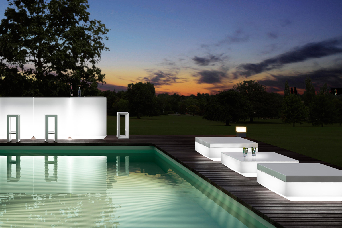vela-coffee-table-vondom-core-furniture-lifestyle-1