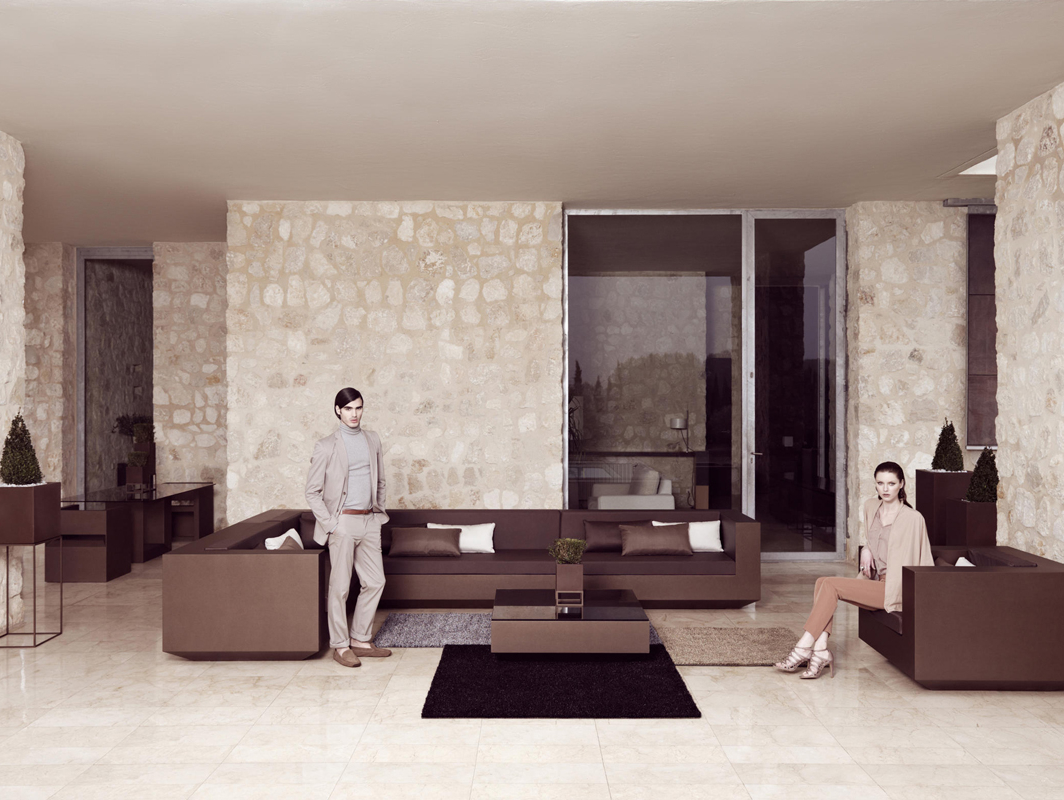 vela-coffee-table-vondom-core-furniture-lifestyle-1