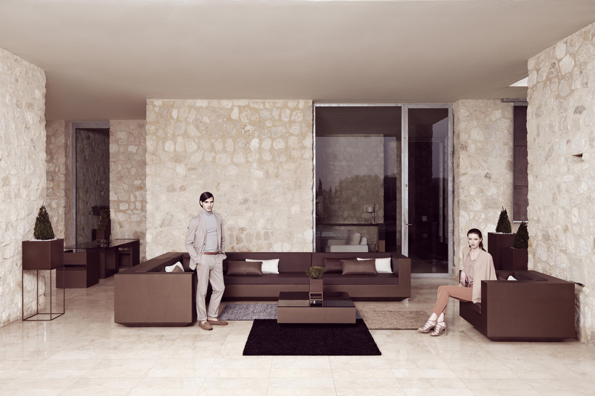 vela-coffee-table-vondom-core-furniture-lifestyle-1
