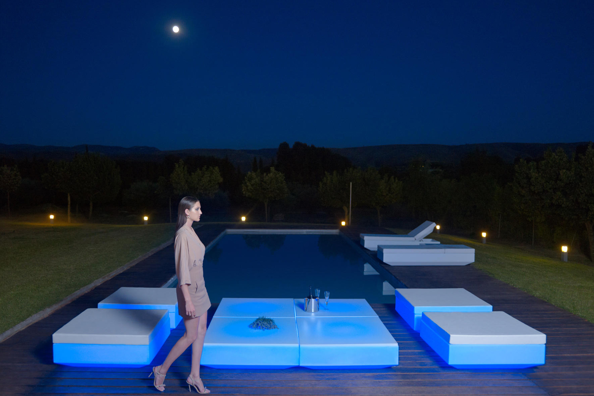 vela-coffee-table-vondom-core-furniture-lifestyle-2
