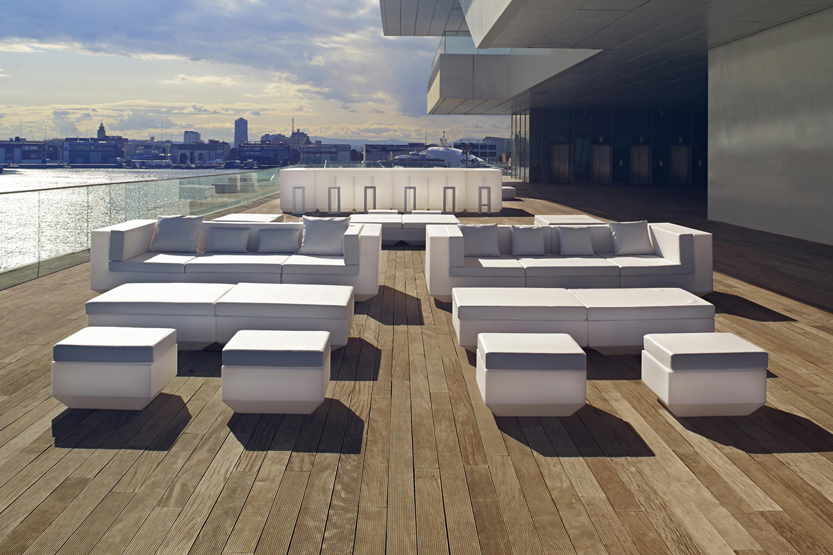 vela-coffee-table-vondom-core-furniture-lifestyle-2