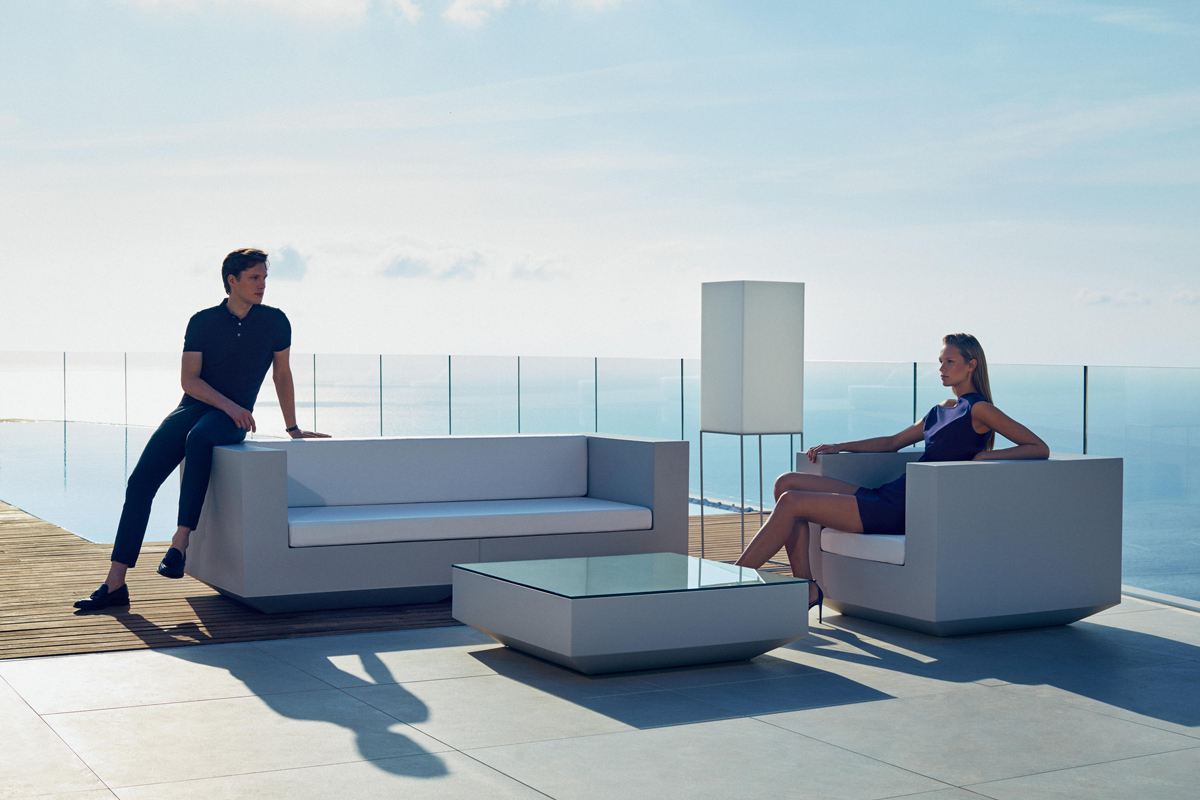vela-coffee-table-vondom-core-furniture-lifestyle-4