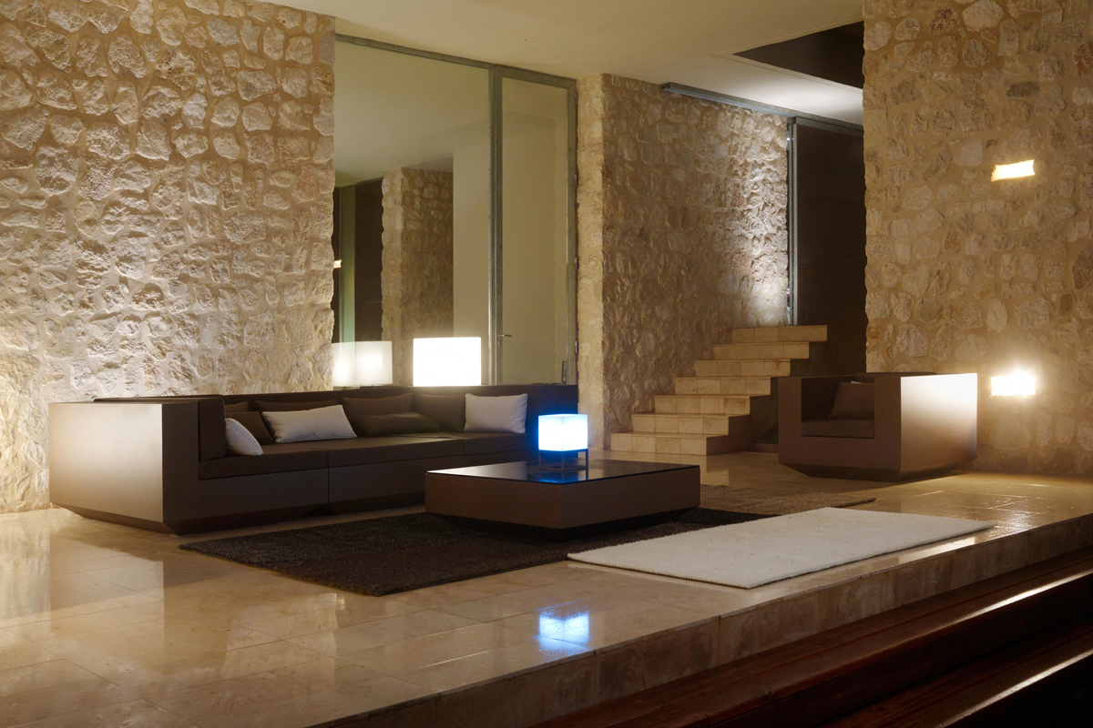 vela-coffee-table-vondom-core-furniture-lifestyle-5