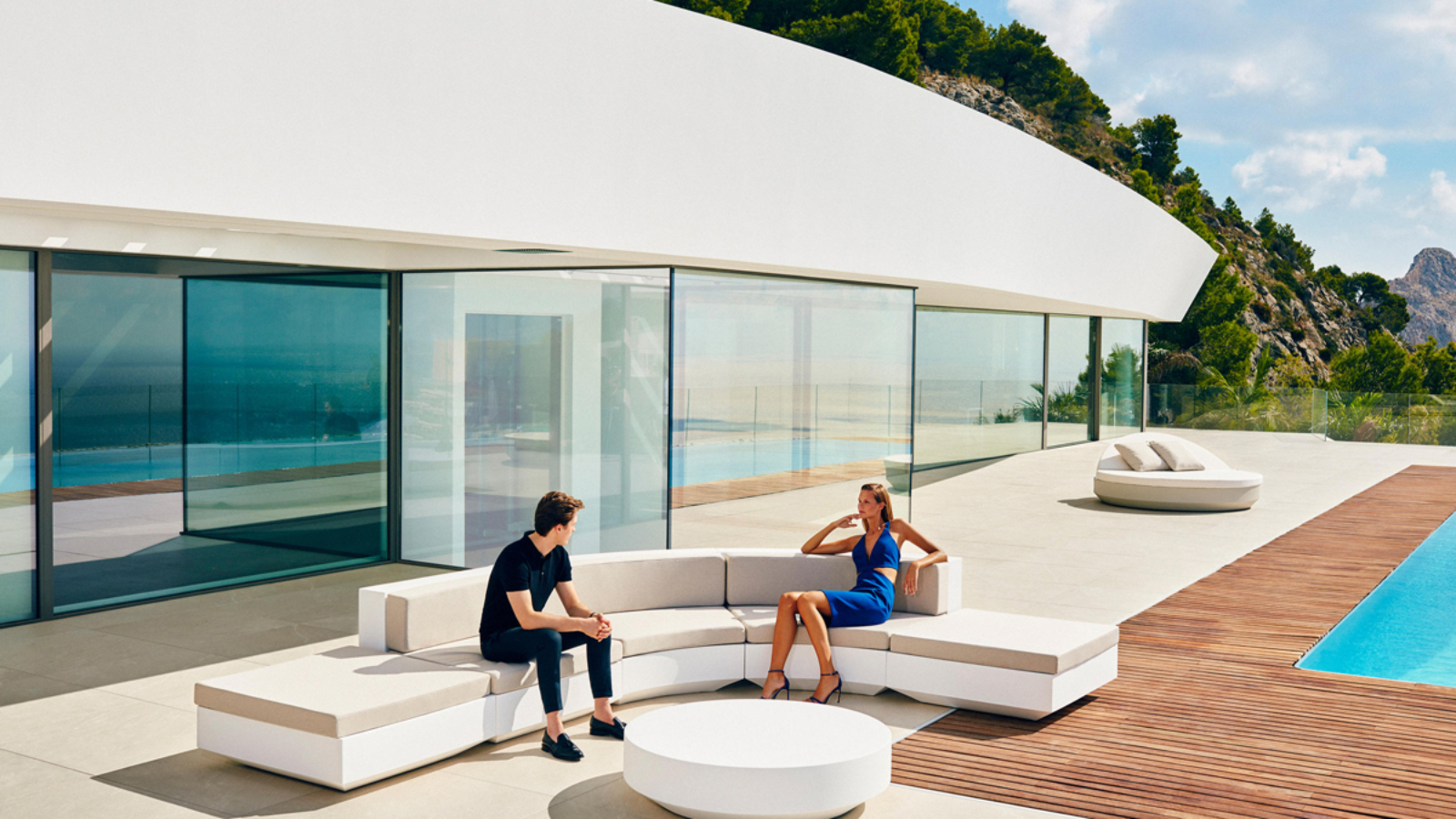 vela-daybed-vondom-core-furniture-lifestyle-1