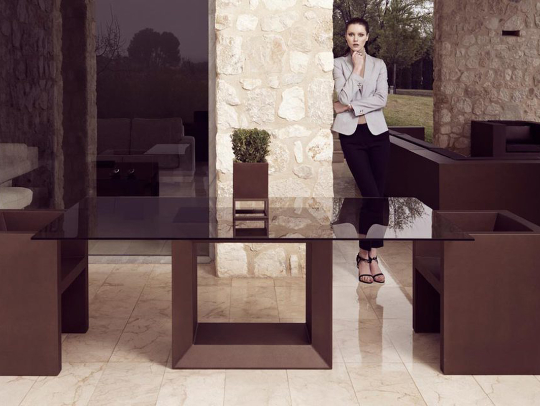 vela-dining-chair-bronze-vondom-core-furniture-lifestyle-1