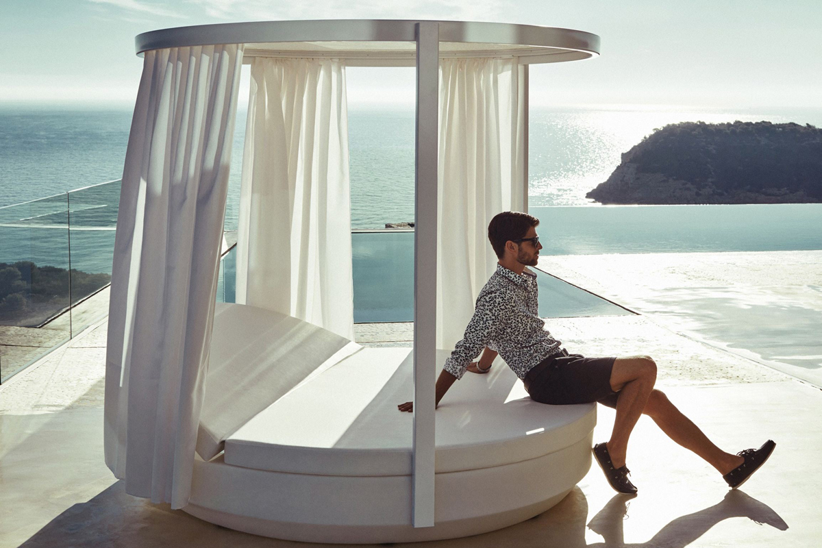 vela-round-canopy-vondom-core-furniture-lifestyle-1