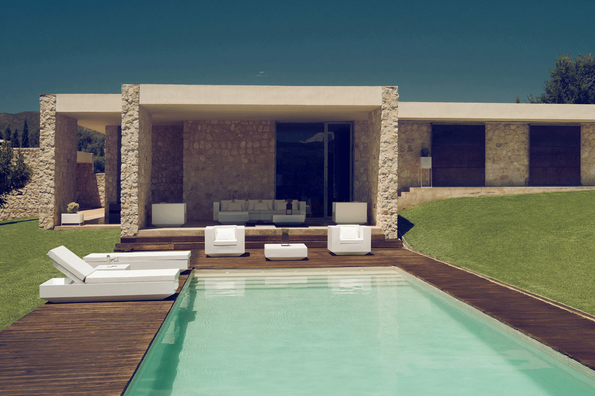 velasunchaise-vondom-core-furniture-lifestyle-2