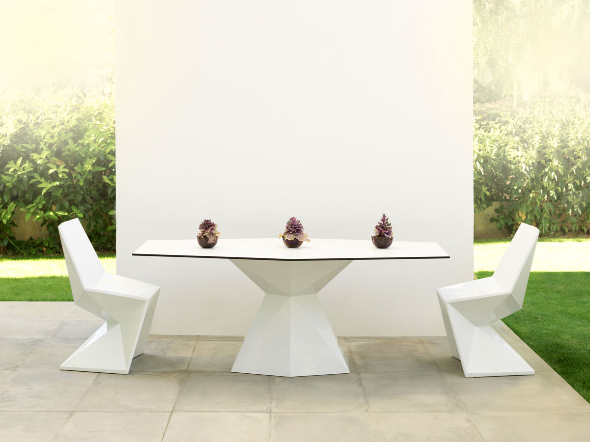 vertex-dining-table-vondom-core-furniture-lifestyle-1