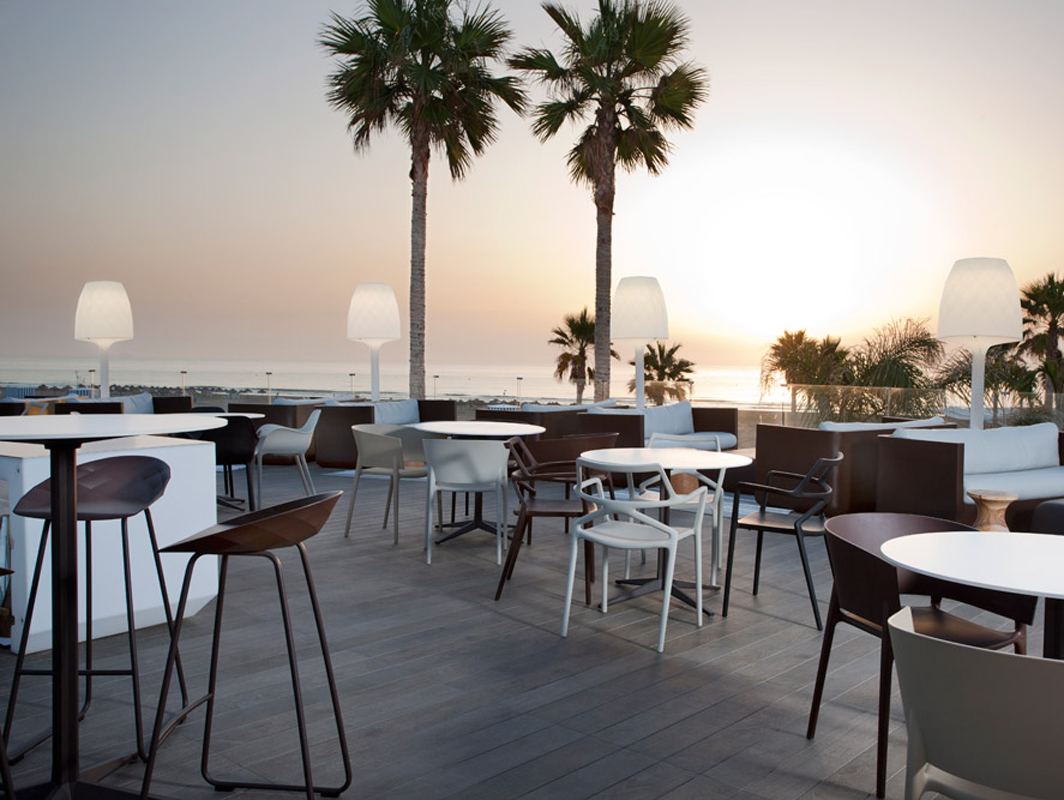 faz-bar-table-vondom-core-furniture-lifestyle-1