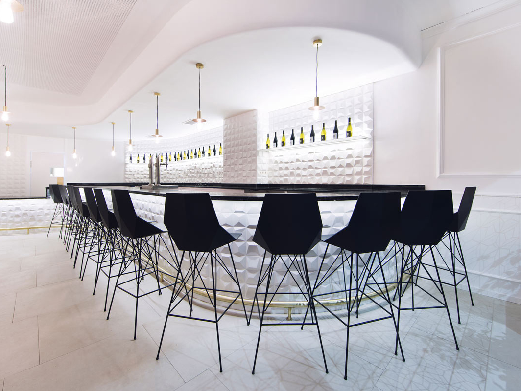 faz-stool-black-vondom-core-furniture-lifestyle-1
