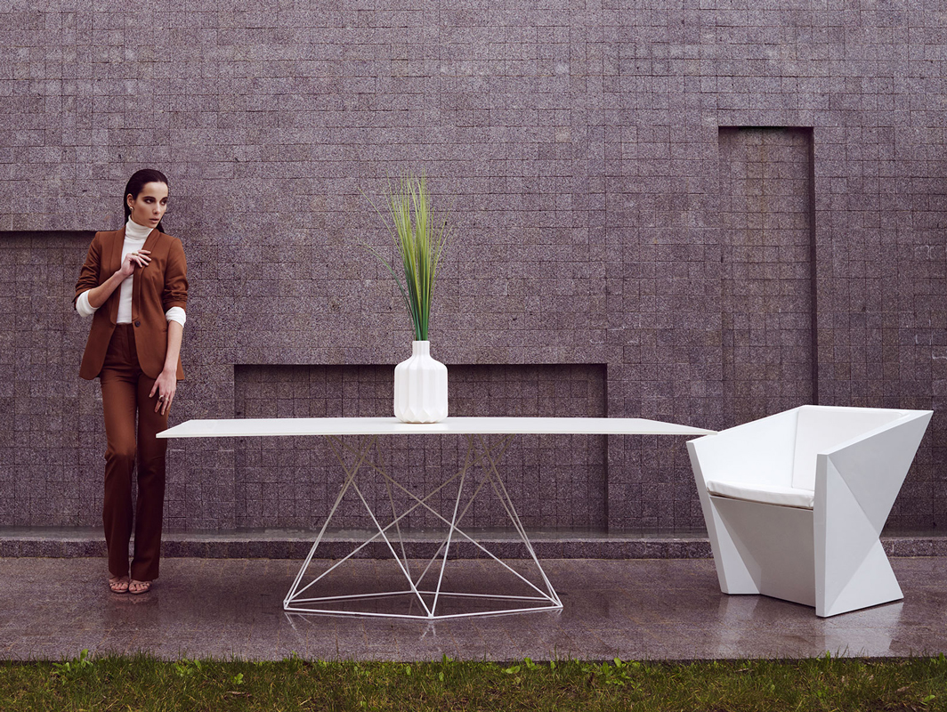inox-dining-table-large-vondom-core-furniture-lifestyle-1